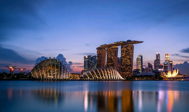 去新加坡，不是看萊佛士登岸遺址，而是順路看看周邊建築和景觀