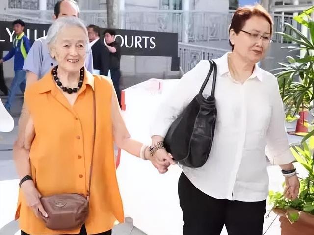 2009年，中國小夥勾搭上82歲新加坡富婆，企圖下藥騙錢，結果如何