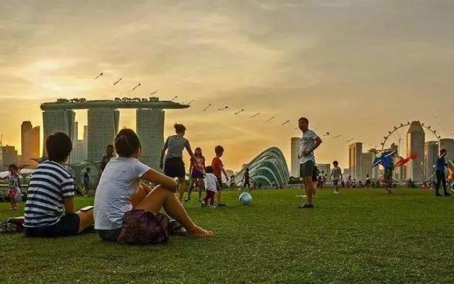 新加坡滨海湾堤坝10周年庆！免费乘船、浪漫烟花、本周末等你来