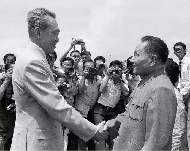 78年邓小平访问新加坡，李光耀突然问：如果你出生在新加坡会怎样