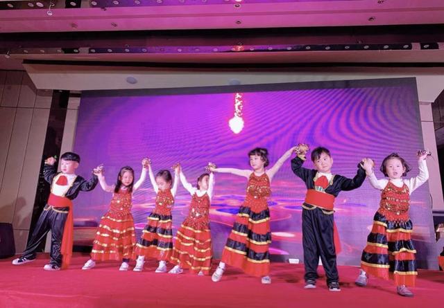新加坡麥卡利國際幼兒園舉辦“慶聖誕 迎新年”主題聯歡會