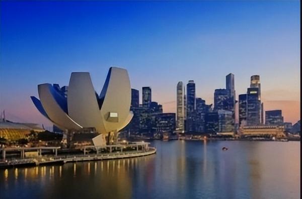 新加坡職場怎麽了？巨頭裁員不給錢、實習生遭“歧視”