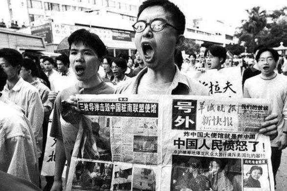 1999年美国轰炸中国大使馆，当时为何不反击？现在才知当时的心酸