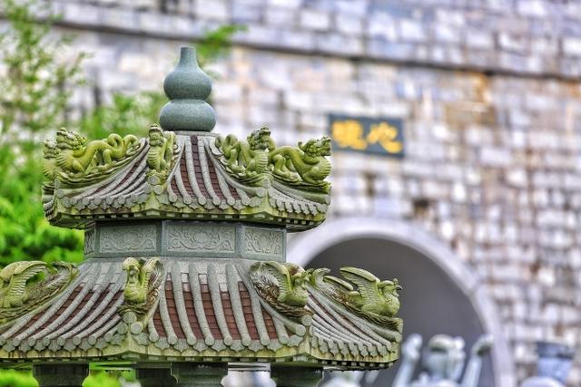 藏在新加坡后花园的民丹岛，有一座中国寺庙，充满了人文风情