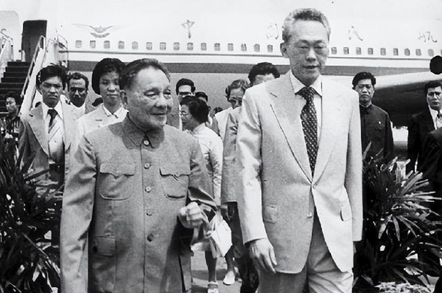 1978年邓小平访问新加坡，谈两国时言语谦逊，会后李光耀拜服不已