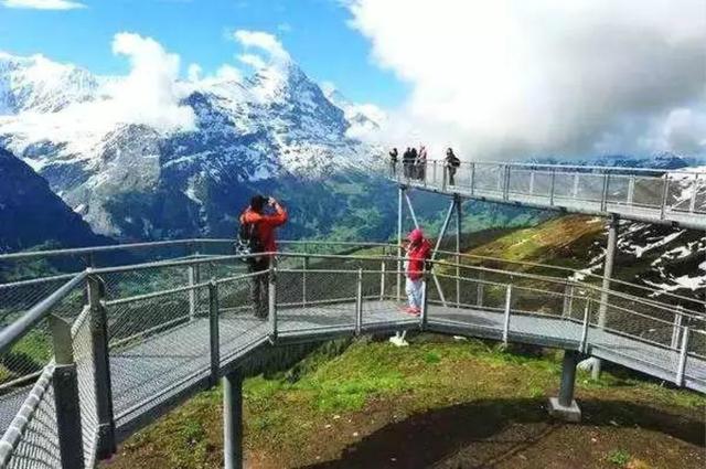 自然沉浸式景观：天空步道，漫步云端的绝美体验