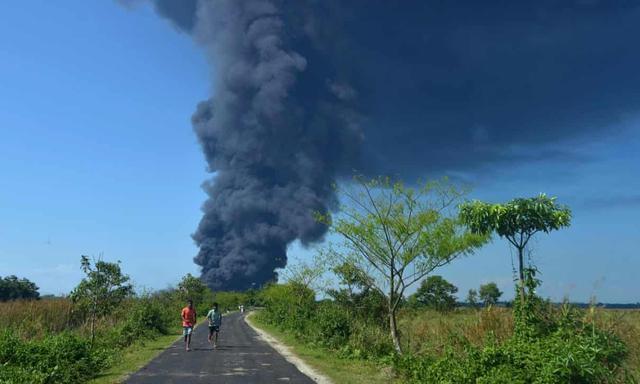 “失控”兩周後印度天然氣田爆炸，濃煙火光10公裏外可見