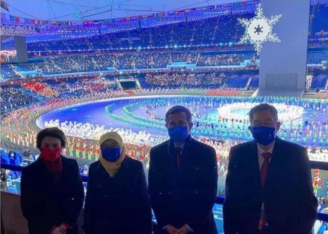 新加坡总统领衔外交天团出席北京冬奥会开幕式，赞：非常值得一看