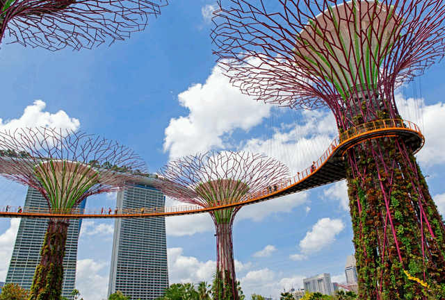 去新加坡，不是看萊佛士登岸遺址，而是順路看看周邊建築和景觀