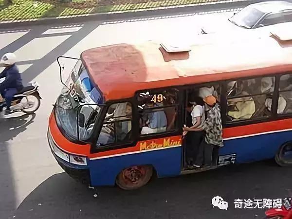 外挂飙车，二手高铁，突突车……魔幻东南亚国家如何解决交通问题