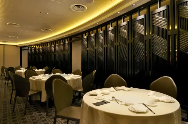亞洲酒評家莊布忠先生心目中最好的100家中餐廳，其中24家在海外