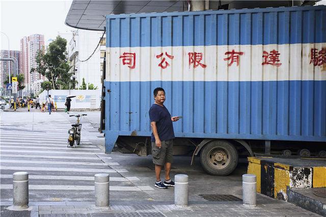 老去的粤港线上揸车人：“无底薪、无福利，天不亮出门，不知几时收工，年轻人不愿意干的啦”