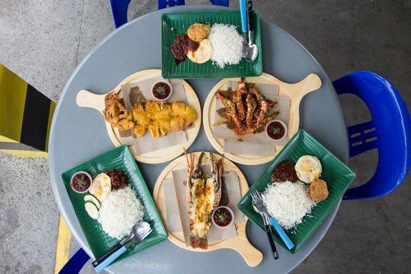 新加坡小贩跟风椰浆饭热潮，推出“壕华龙虾椰浆饭”卖疯了！