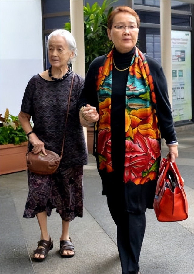 2009年，中國小夥勾搭上82歲新加坡富婆，企圖下藥騙錢，結果如何