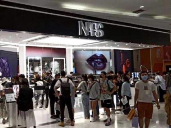 國際資訊｜樂天百貨出售121家門店、GU撤出韓國市場、Dior史上最轟動大展在將上海開幕……