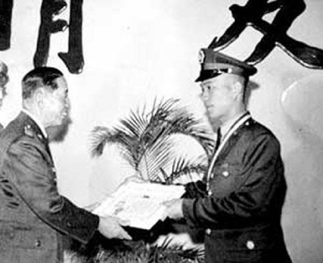 1979年，台灣一名連長冒死遊泳回大陸，如今成爲中國頂級智囊
