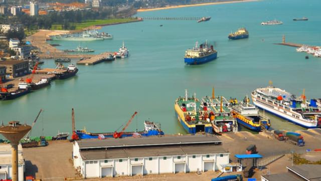 馬來西亞與我國共建皇京港，位于馬六甲海峽心髒處，地理位置重要