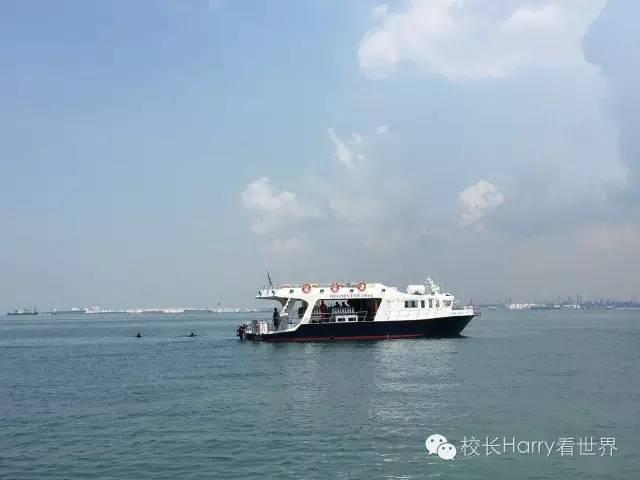 「校長Harry」在新加坡包個海島過周末,So easy.