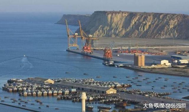 中国从新加坡手里夺回7年没有收益的超级大港， 年收益近150亿！