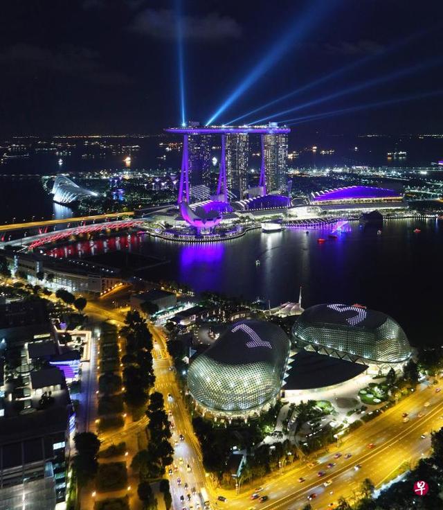 新加坡“榴梿殼”亮燈迎接15周年