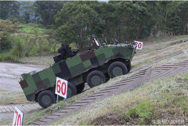 台湾最新型战车曝出一串全新大图！首次揭开装甲板，尽显内里乾坤