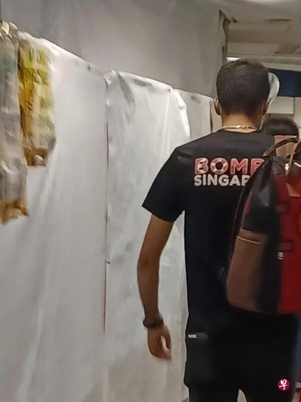 男子在新加坡地铁站穿“炸了新加坡”，有麻烦了？