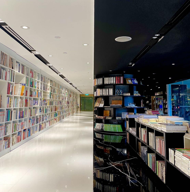2022年9月4日新加坡卓尔书店举办黄达先生新书签售分享会