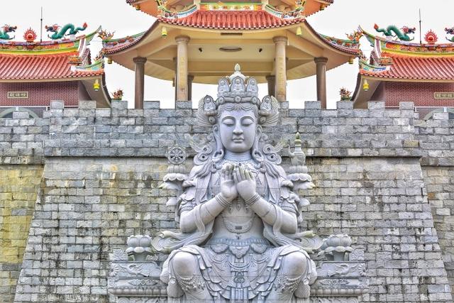 藏在新加坡後花園的民丹島，有一座中國寺廟，充滿了人文風情
