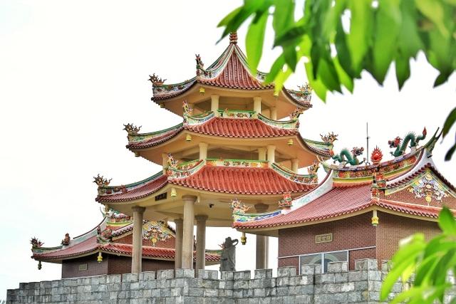 藏在新加坡后花园的民丹岛，有一座中国寺庙，充满了人文风情