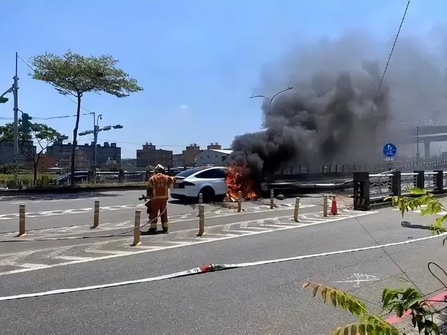 比亚迪进军日本市场：验证燃油车是不是功能机的时候到了