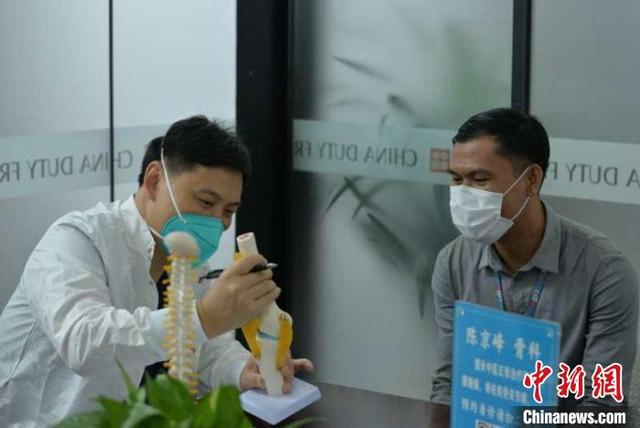 辦公室變診室 中國援柬中醫抗疫醫療隊走進中企義診