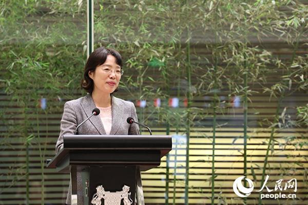新加坡驻华大使：扶持教育，成就光明未来