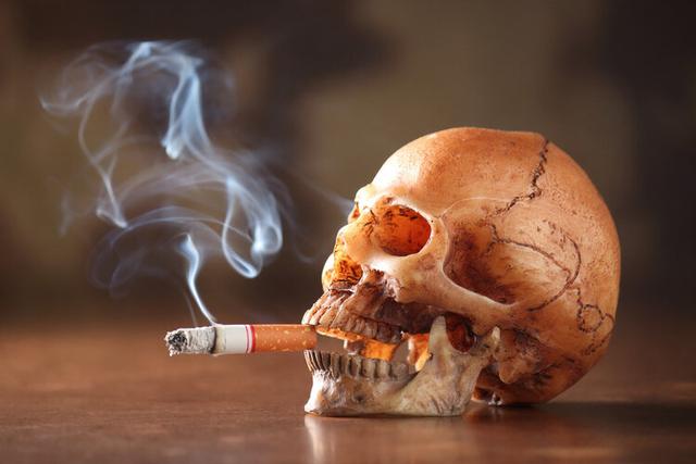 真實案例！吸煙50年的肺長這樣？醫生：像一塊一捏就碎的爛布