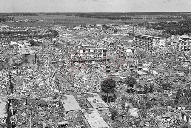 地震後軍警就地擊斃一批盜搶分子：1976年7月28日唐山市發生地震