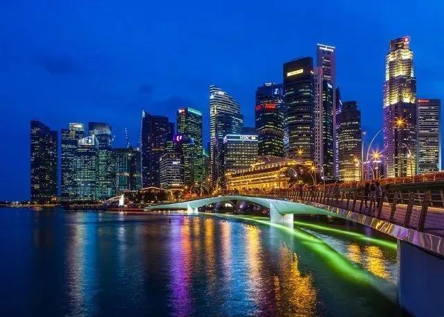 节日丨“被迫独立”的重要港口到“亚洲四小龙”，新加坡走了55年