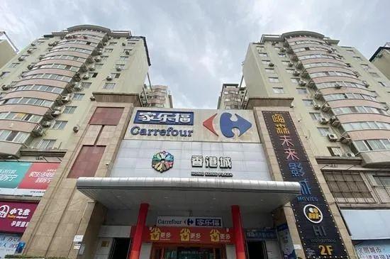 苹果全球首个水上店落新加坡；亚马逊首开生鲜实体店；海底捞上市以来首亏损 | 猫头鹰商业周报