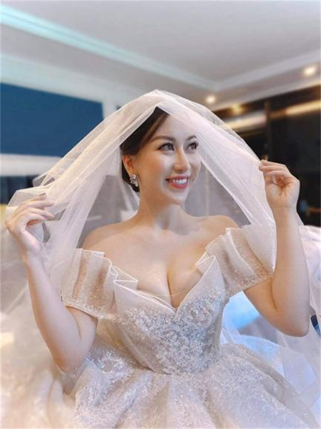 2020年，越南女子與黑人相愛9個月後結婚，稱從未想會嫁給外國人