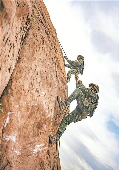 6月13日解放軍報導讀