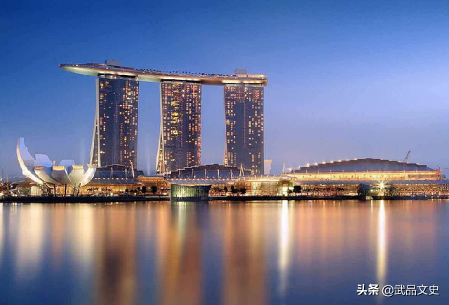 新加坡国民75%是华人，李光耀为什么坚持废除汉语？
