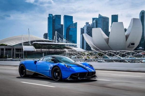新加坡最贵帕加尼跑车，原价242万美金，引进花了890万美金