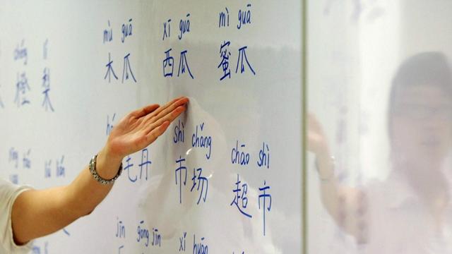 當學習華文的熱情在減退時，新加坡的華文媒體們做了一個決定……