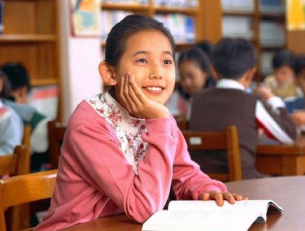 從一張小學課表可以看出：新加坡的小學教育一直走在世界前列