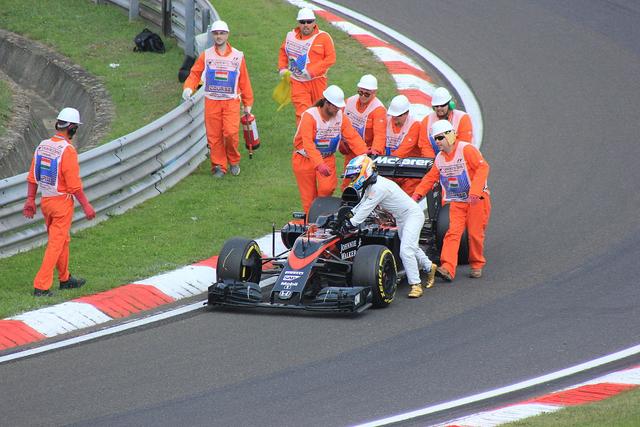 从世界冠军到最强段子手，如今他却要跟F1新赛季说再见