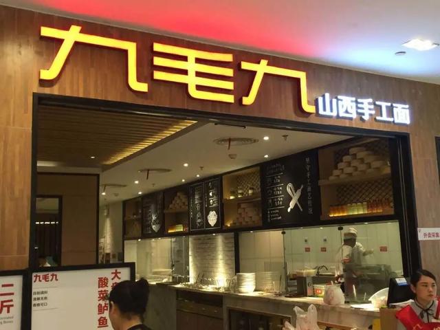 苹果全球首个水上店落新加坡；亚马逊首开生鲜实体店；海底捞上市以来首亏损 | 猫头鹰商业周报