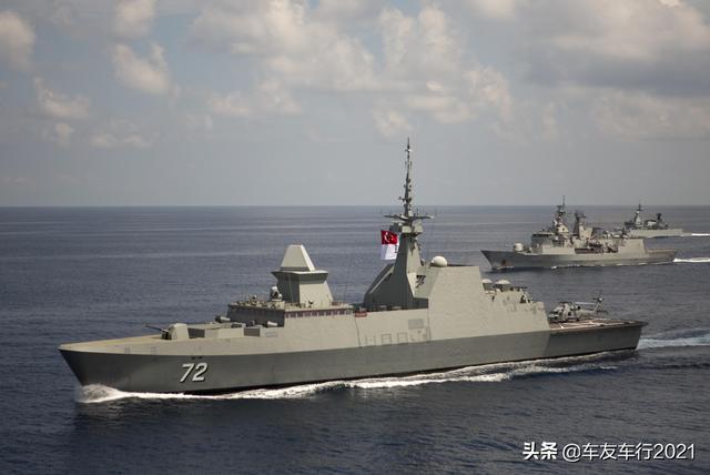 高高的主桅杆堪稱海上長頸鹿，新加坡海軍勝利級導彈艇