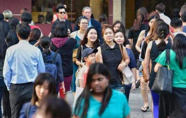 75％是华人，为何汉语不是新加坡国语？李光耀：汉语存在劣势