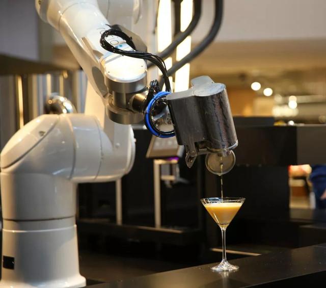 限時2個月！“機器人”咖啡館空降K11，而且免！排！隊！