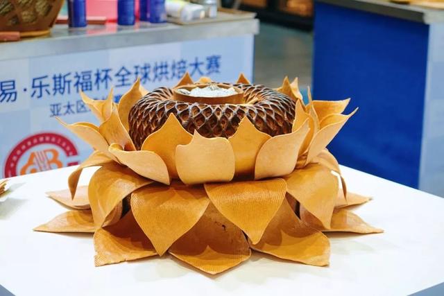 一個字：漂亮！快來看中國台北和新加坡面包師在進博會上做的面包