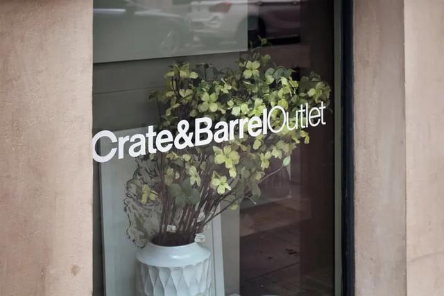 從小商店到家居零售巨頭，Crate & Barrel如何俘獲美國中産階級？