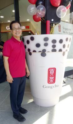新加坡貢茶新開張就引發200人排長龍，這麽受歡迎！